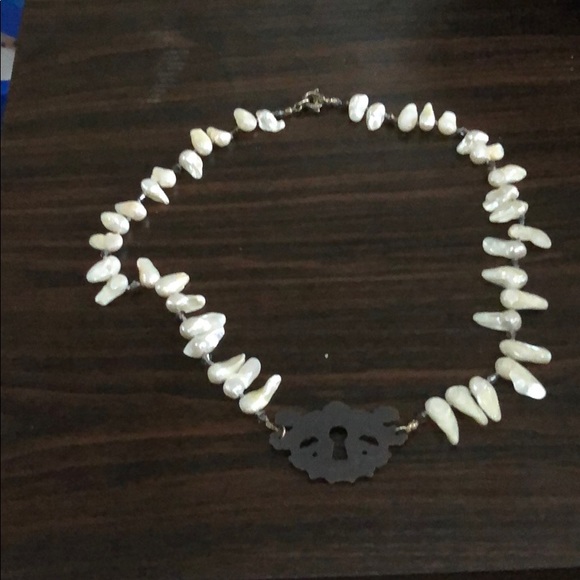 Tooth pearl lock necklace - Picture 2 of 2